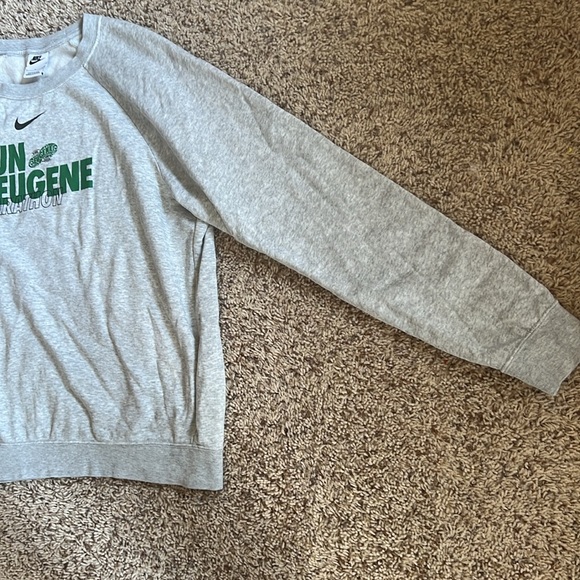 NEW Condition super soft Nike “RUN EUGENE” marathon long-sleeved crewneck top - Picture 5 of 9
